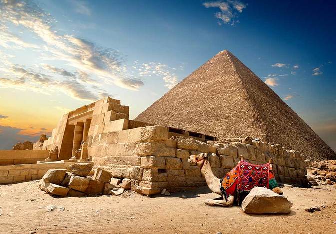 Heiß geliebt - die Pyramiden von Gizeh in einer fantastischen Lichtkulisse