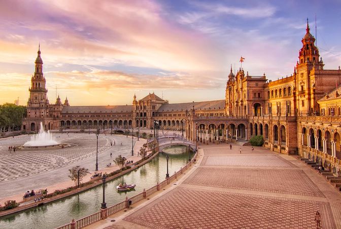 Die berühmte Plaza de España in Sevilla