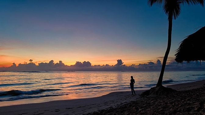 Karibische Traumlandschaft - der Sonnenuntergang am Strand von Punta Cana
