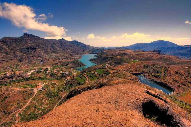 Auch das Hinterland von Gran Canaria ist traumhaft - hier der Stausee von Presa de Chira im April