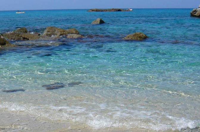Als wäre man in der Karibik: Kristallklares Wasser am Strand von Capo Vaticano, im Westen Kalabriens