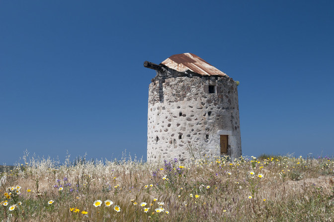 Unberührtes Kos - ein alter Leuchtturm und eine wilde Wiese bei Kefalos