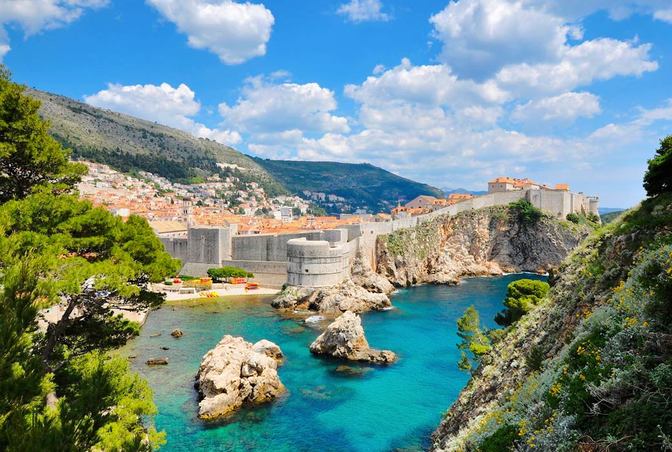 Blick auf die Stadtmauer von Dubrovnik – aufgenommen Mitte Mai