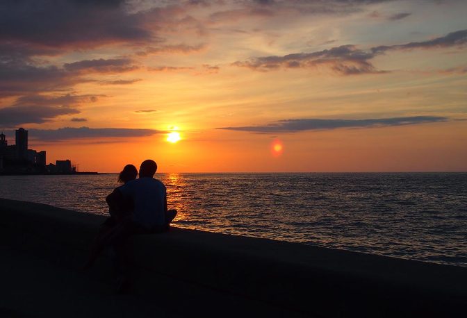 Wer wagt, gewinnt - traumhafter Sonnenuntergang während Kubas Regenzeit im Mai