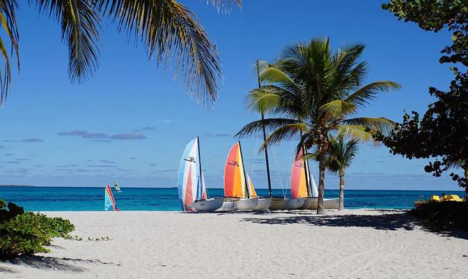 Der legendäre weiße karibische Sand am Strand von Varadero