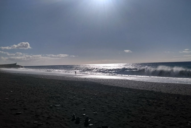 Naturgewaltiger schwarzer Strand - La Palma im Dezember