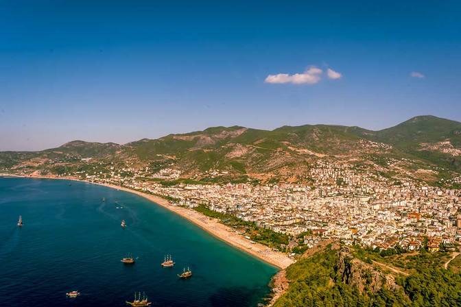 Die Bucht von Side liegt zwischen den beliebten Badeorten Alanya und Antalya