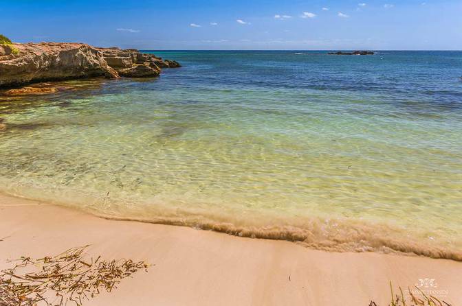 September am Strand auf Favignana, einer kleinen Insel südlich vor Sizilien