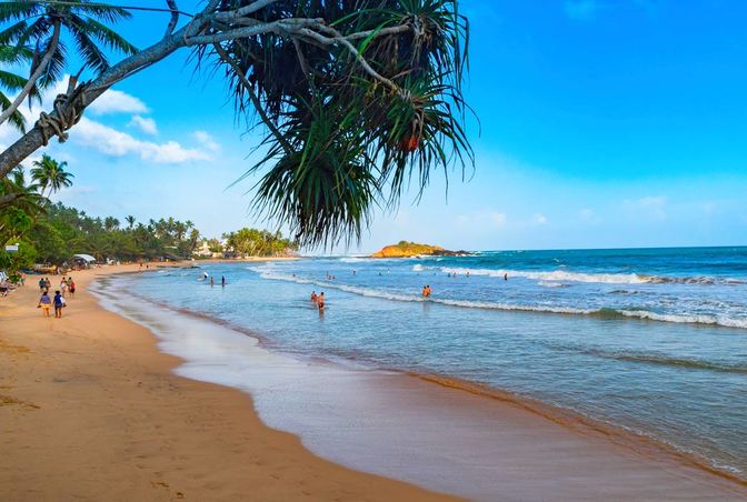 Mirissa Beach an der Südküste – aufgenommen Mitte Juli