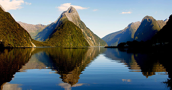 Der Milford Sound Nationalpark in Neuseeland. Dahinter liegt irgendwo das Auenland. 