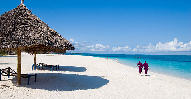 Puderzuckersand am Strand von Sansibar