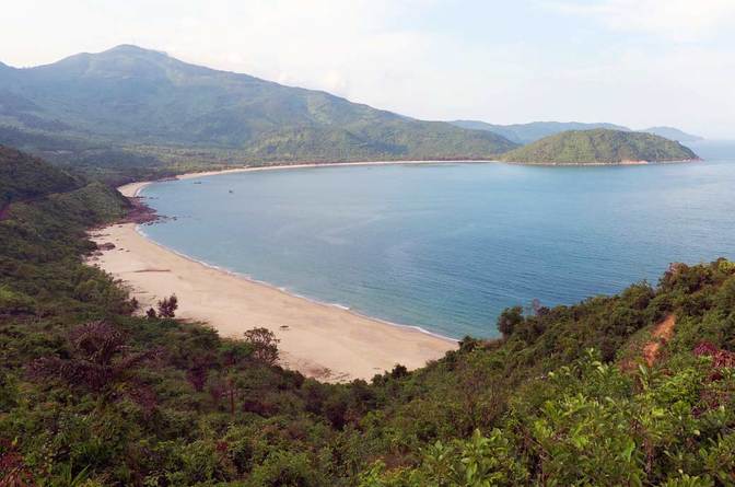 Ein Paradiesstrand in Zentralvietnam zwischen Da Nang und Hué (Vietnam im März)