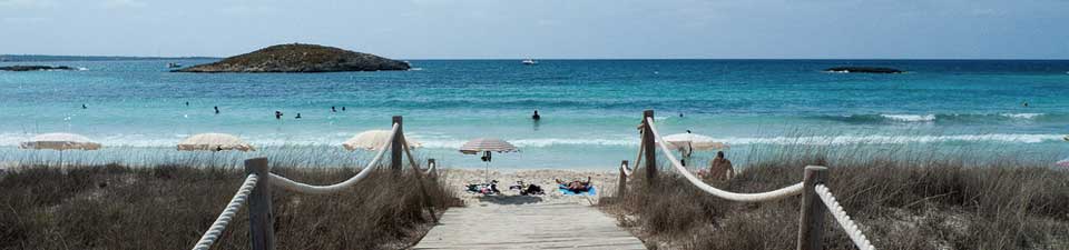 Auf dem Weg zum Glück: weißer Traumstrand auf Formentera