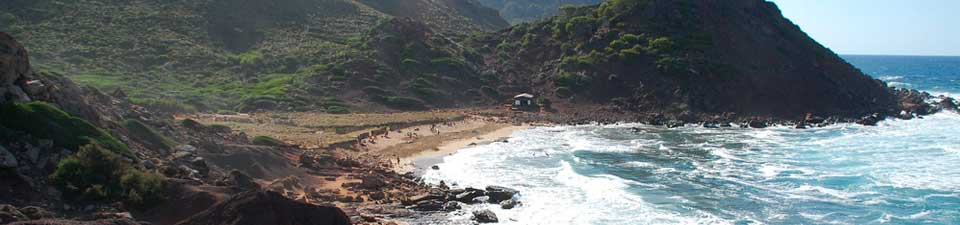 Naturschauspiel: Die Cala del Pilar an der Nordküste Menorcas