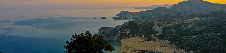 Farbsymphonie von oben, mit Blick auf diese einsame Bucht bei Kolymbia.