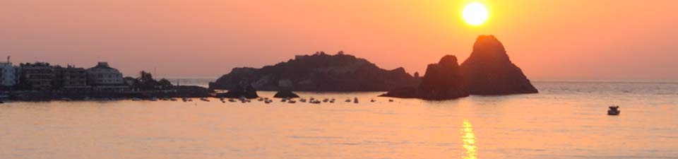 Traumhafter Sonnenuntergang bei Aci Castello